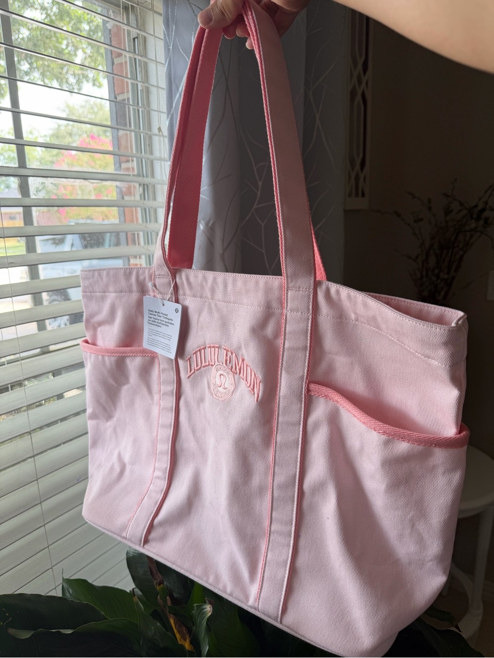 RARE Lululemon Daily Multi Pocket Canvas Tote 20L Collegiate Pink Pearl NWT - Picture 4 of 10